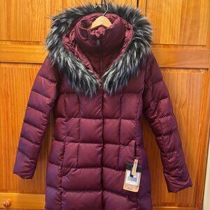The North Face Deep Garnet Red Down Puffer Jacket Size M NWT